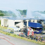 200 Feuerwehrleute retten Chemiefirma 