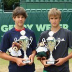 Die Doppelkonkurrenz bei den GERRY WEBER Junior Open in HalleWestfalen gewannen (von links) der Österreicher Dominic Thiem und Matthias Wunner vom TC Alfeld/Leine. © pr-büro sportpresse (HalleWestfalen) 