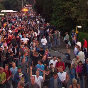 Bis 1,4 Mio Besucher strömmen zum Loveparade Festival Gelände Güterbahnhof Duisburg.