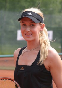 Titelverteidigerin Sarah Gronert legte bei den mit 25.000 US-Dollar Preisgeld dotierten >Internationalen Tennismeisterschaften der Damen um den Reinert-Cup< im ostwestfälischen Versmold einen souveränen Turnierstart hin. © pr-büro sport presse (HalleWestfalen)