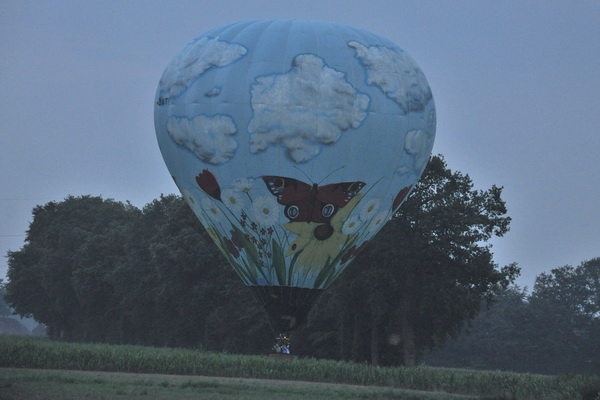 Heisluftballon vom Kennzeichen D-OATS landet am Maisfeld von Hof Kreis in Halle-Künsebeck