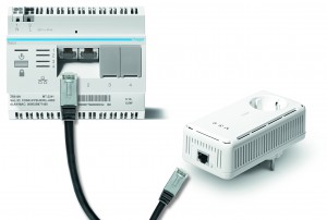 Macht Steckdosen zu Datendosen: das Multimedia-PLC-Set 200 von Hager