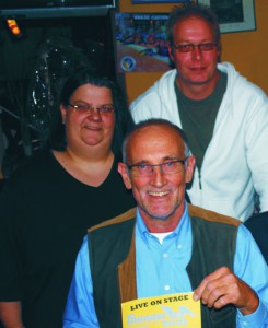 Martin Schumacher, Silke Gregor-Eckroth und Lothar Graupe (v.h) vom Schwimmverein Halle freuen sich auf ein volles Haus in der Remise 