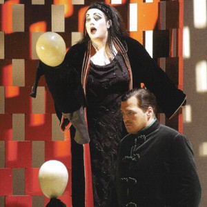 Bei der am 27. August 2011 im GERRY WEBER STADION in HalleWestfalen zur Aufführung kommenden Verdi-Oper Nabucco wir der italienische Bariton Ambrogio Maestri die Hauptrolle und die Sopranistin Caroline Whisnant Nabuccos Tochter Abigail spielen.
