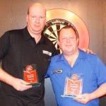 Das erste Turnier im Rahmen der 4. German Darts Championships in HalleWestfalen gewann am 29. Januar der Brite Mervyn King (rechts) souverän gegen den Niederländer Vincent van der Voort. © Thomas Schröer