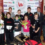 (Alle Sieger): Die erfolgreichen Teilnehmer der 44. Westfälischen Jugendmeisterschafen und des WTV-Circuits U11: (v. li. vorne) Estella Jäger (Siegerin WTV-Circuit U11; TC BW 71 Delbrück), Lukas Mönter (Sieger U14; TC Dreeke-Jöllenbeck), Maximillian Grundmann (Sieger U12; TC Eintracht Dortmund), Josephine Planer (Siegerin U12; TuS Ickern), Tim Klee (Sieger WTV-Circuit U11; TC BW Halle); (hintere Reihe v. li.) Reinhard Kämpfer (Jugendwart Südwestfalen), Ana-Lena Toto (Siegerin U14; TC Schwarz-Gelb Hagen), Nicolin Lücke (Siegerin U16; THC im VfL Bochum), Philipp Scholz (Sieger U16; TC Kaunitz), WTV-Vizepräsident Elmar Schlüter und WTV-Vizepräsidentin Jugend Gerti Straub. © Andreas Wunder (WTV)