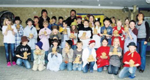 So sehen Künstler aus: Wie alle übrigen Viertklässler aus Werther startete auch die Klasse 4 a der Grundschule Mühlenstraße ein Böckstiegel-Projekt. Vor allem der praktische Teil, bei dem die Kinder ihrer Kreativität freien Lauf lassen durften, kam bei ihnen hervorragend an. Fotos: A. Hanneforth