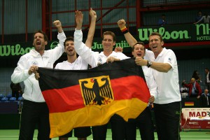 Mit dem Erfolg der deutschen Davis Cup-Mannschaft in Zagreb über Kroatien ist Teamgeist und Zuversicht gewachsen, was angesichts der anstehenden Turniere die Schützlinge von Bundestrainer Patrik Kühnen (von links) Philipp Kohlschreiberf, Florian Mayer, Philipp Petzschner und Christopher Kas unter Beweis stellen wollen. © Deutscher Tennis Bund (DTB) 