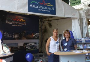 Freundlicher Empfang am Infostand der Stadt Halle-Westfalen