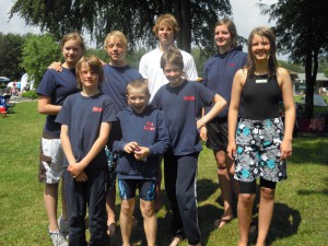 SV Halle von den OWL-MS. Auf dem Foto ist das komplette Team: v. l. n r. hinten Jana Schumacher, Daniel Akkermann, Marco Warnke, Svea Lüdorff. vorne: Marvin Struve, Jan Zeller, Lucia Penzel, Anna Stoppenbrink. Foto: SV-Halle