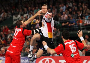 Gastgeber Deutschland mit Nationalspieler Pascal Hens (Foto) strebt eine erfolgreiche Titelverteidigung beim 17. Handball-Supercup an und bereits zum vierten Mal gastiert das prestigeträchtige DHB-Turnier am 06. November 2011 im GERRY WEBER STADION in HalleWestfalen. © DHB