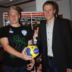 © Handball-Bundestrainer Martin Heuberger (rechts) plant den erfolgreichen deutschen Nachwuchs an die Nationalmannschaft heranzuführen und hat mit dem aktuellen Junioren-Weltmeister Nils Dresrüsse  (TBV Lemgo) ein viel versprechendes Torhüter-Talent. © GERRY WEBER WORLD (HalleWestfalen)