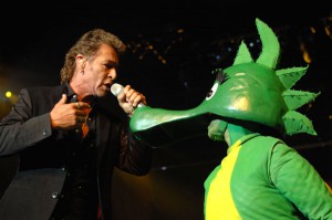 Zwei Bühnenstars: Peter Maffay und Tabaluga. Das musikalische Rock-Märchen geht im kommenden Jahr auf große Deutschland-Tour und ist am 16. Oktober 2012 auch im GERRY WEBER STADION in HalleWestfalen zu Gast.