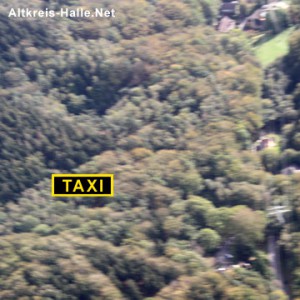 Luftbildaufnahme vom Peter auf'm Berge. Der 23-jährige Bielefelder Taxifahrer hat sich im Dickicht des Teutos festgefahren. (siehe Symbol). Foto: www.Altkreis-Halle.Net