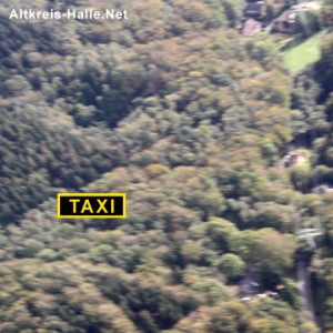 Luftbildaufnahme vom Peter auf'm Berge. Der 23-jährige Bielefelder Taxifahrer hat sich im Dickicht des Teutos festgefahren. (siehe Symbol). Foto: www.Altkreis-Halle.Net Luftbildaufnahme vom Peter auf'm Berge. Der 23-jährige Bielefelder Taxifahrer hat sich im Dickicht des Teutos festgefahren. (siehe Symbol). Foto: www.Altkreis-Halle.Net