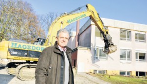 Kalkuliert mit drei Wochen für den Abriss: Dieter Reinecke, Projektleiter beim beauftragten Gütersloher Abrissunternehmen Hagedorn.
