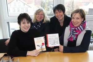 Auf dem Photo sehen Sie von links: Jennifer Oldach (Versmolder Stadtmarketing), Gesine Klack (Buchhandlung Krüger), Christa Brüning (Stadtbibliothek) und Kerstin Walter (Versmolder Stadtmarketing)! 