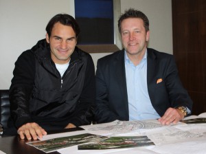 Ralf Weber (rechts), Turnierdirektor der GERRY WEBER OPEN in HalleWestfalen, traf in Rotterdam den Grand Slam-Rekordsieger Roger Federer zum Meinungsaustausch. © GERRY WEBER OPEN (HalleWestfalen).