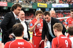 Die Vietentours Volleyball DVV-Pokalfinals 2012 sind auch das Duell zweier Star-Trainer: „Lehrmeister“ Stelian Moculesco (VfB Friedrichshafen) trifft am 04. März im GERRY WEBER STADION in HalleWestfalen auf seinen ehemaligen „Schüler“ Mihai Paduretu. © beide DVL/Nicole Donath