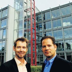 Werbung fürs Unternehmen: Westfalia-Geschäftsführer Matthias Upmeyer und Andreas Gartemann (links) freuen sich auf interessante Gespräche in Stuttgart auf der Fachmesse. Foto: R. Feldkirch