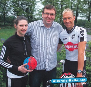 Unser Foto zeigt – von links: Handballerin der 3. Liga Sina Speckmann, CDU-Landtagskandidat (Wahlkreis 94) Hendrik Schaefer, Ex-Radprofi Jörg Ludewig.      