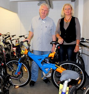 Erwin Steffen und Angelika Hamann freuen sich auf Ihren Besuch am 9. August und wünschen viel Erfolg beim Mitbieten. Foto der Stadt Halle (Westf.)