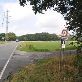 Waldweg zur Hachhowe mündet auf die Tatenhausener Str. in Halle/Künsebeck. Foto: Altkreis-Halle.net