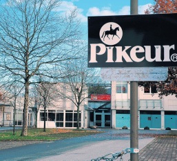 Das ehemalige Einkaufszentrum: Ein Teil wird schon jetzt von der Firma Pikeur als Lager genutzt. Foto: A. Hanneforth
