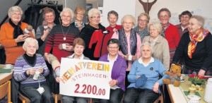 Eine Gruppe von vielen: Die strickenden Damen des Heimatvereins übergaben der AGS 2200 Euro. Insgesamt kann die AGS in diesem Jahr fast 53 000 Euro vor Ort verteilen. Foto: F. Jasper