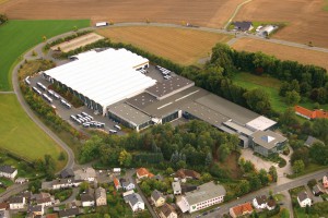 Die Hörmann-Gruppe erweitert ihr Produktprogramm im Bereich Rollladen und Außenjalousien. Luftaufnahme ALUKON in Konradsreuth.