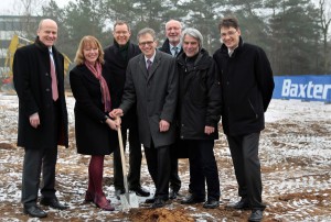 Ralph Brinkhaus, MdB (CDU); Bürgermeisterin Anne Rodenbrock-Wesselmann; Landrat Sven-Georg Adenauer; Dr. Burkhard Wichert, Geschäftsführer Baxter Oncology; Jürgen Fleischer, Personalleiter Baxter Oncology; Hans Feuß, MdL (SPD); Frank Generotzky, Leiter Technology & Engineering Baxter Oncology.