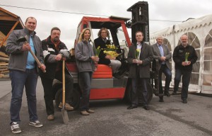 Haben Lust auf Frühling: Der Ausstellerausschuss um Björn Ber-telmann (von links), Mike Haß, Jutta Niemeyer, Antje Enkemann-Schneider, Stefan Kruse, Horst Thiele und Klaus-Dieter Schütter erwartet viele Besucher auf der Gewerbeschau Gartnisch.