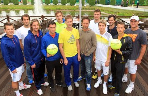 An dem vom Davis Cup-Bundestrainer Carsten Arriens (7. V .l.) initiierten Treffen am Rande der 21. GERRY WEBER OPEN nahmen elf Spieler teil (von links): Martin Emmrich, Tommy Haas, André Begemann, Tobias Kamke, Jan-Lennard Struff, Florian Mayer, Daniel Brands, Cedrik-Marcel Stebe, Philipp Petzschner, Philipp Kohlschreiber und Mischa Zverev.  © GERRY WEBER OPEN (HalleWestfalen)