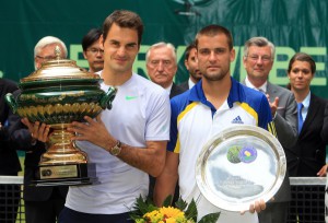 Tennis-Superstar Roger Federer (links) bezwingt nach spannendem Finalduell bei den 21. GERRY WEBER OPEN den Russen Mikhail Youzhny. © GERRY WEBER OPEN (HalleWestfalen)