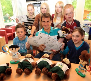 Ein Besuch mit großen Emotionen, der ins Herz ging: Der 31-jährige Schweizer Roger Federer zu Besuch bei den von Bodelschwinghschen Stiftungen in Bielefeld. © GERRY WEBER OPEN (HalleWestfalen)