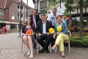 Auf dem Bild von links nach rechts: Jennifer Oldach (Stadtmarketing), Dirk Ludewig (Volksbank Versmold), Bürgermeister Thorsten Klute, Roland Krieger-Gravenbrock (TIV) und Kerstin Walter (Stadtmarketingbeauftragte) Foto: D. Wassermann