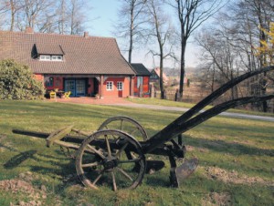 Dieser Blick bleibt erhalten: Die Sicht von der Schloßstraße auf das Böckstiegel-Haus würde durch einen Museumsbau nicht zerstört werden, da der Neubau weiter westlich, im Bild links, errichtet werden soll. Foto: A. Hanneforth